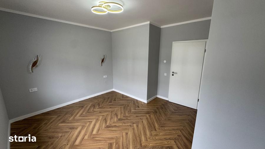 Apartament cu 3 camere decomandat în Cristian