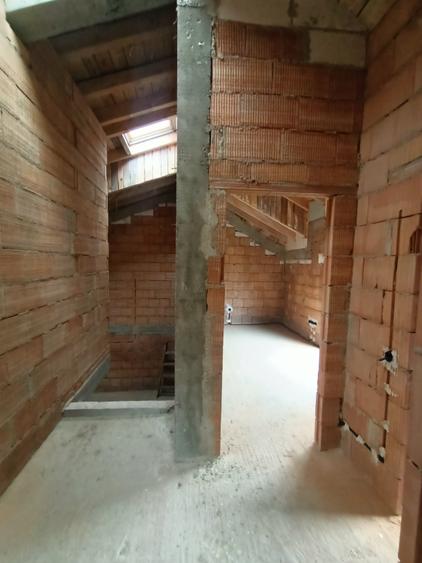 Duplex cu 4 camere cu Canalizare în Florești