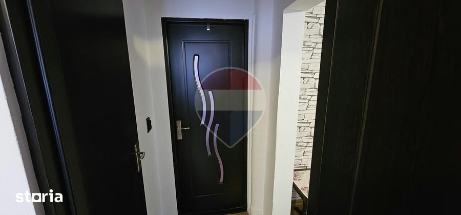 Apartament cu 3 camere semidecomandat în Central