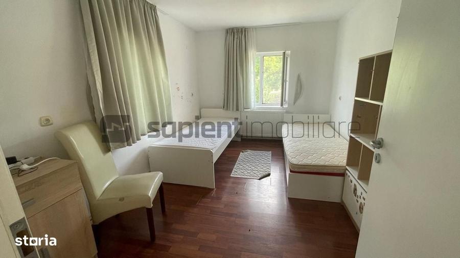 Casă cu 4 camere în Rontău