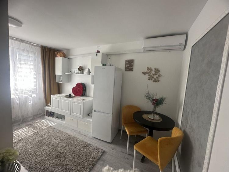 Apartament cu 2 camere decomandat în Micro 19