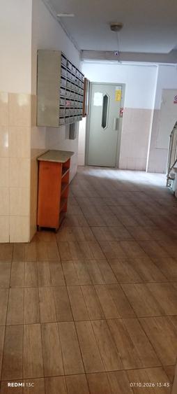 Apartament cu 3 camere semidecomandat în Mihai Bravu