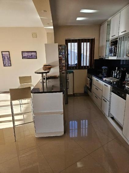 Apartament cu 3 camere decomandat, mobilat în Tineretului