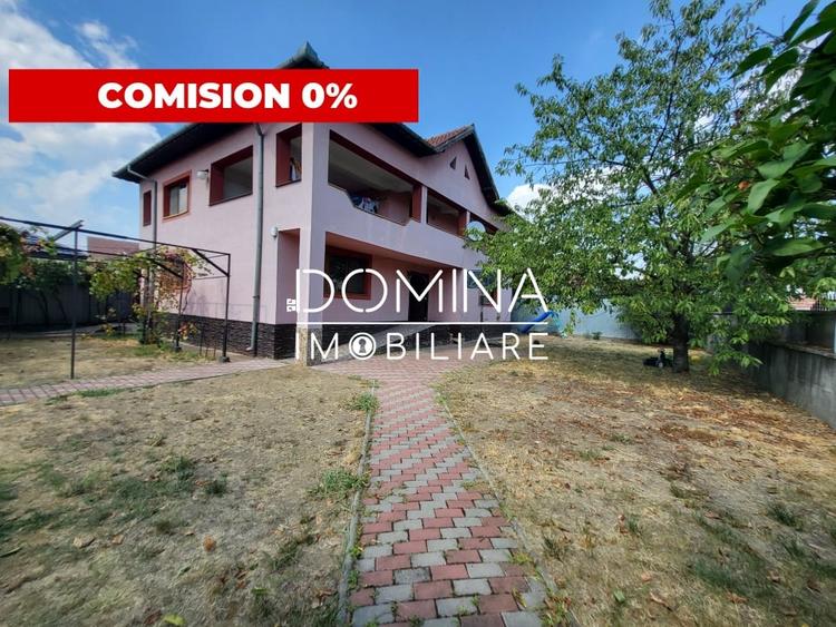 Casă individuală cu 6 camere cu Canalizare în Est