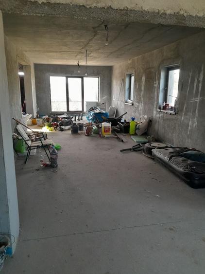 Casă cu 4 camere în Malu Mare