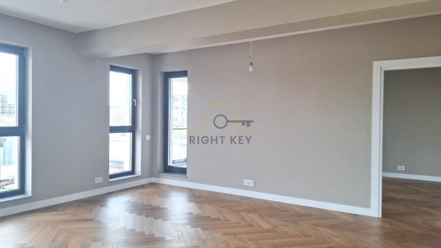 Apartament cu 3 camere decomandat în Băneasa