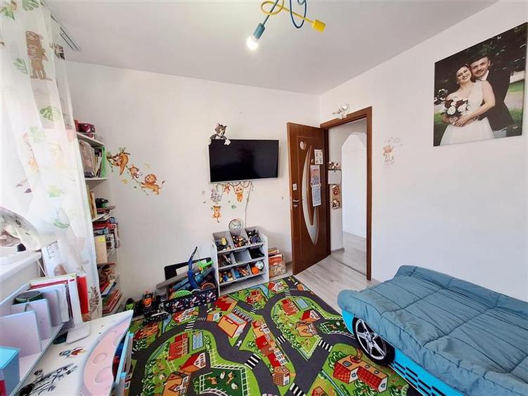 Apartament cu 2 camere semidecomandat în Mioriței