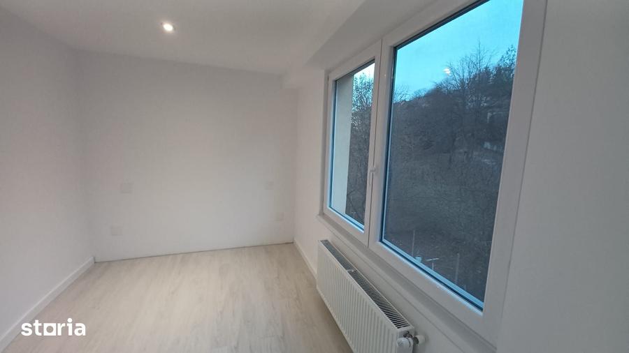 Apartament cu 2 camere semidecomandat în 15 Noiembrie