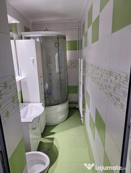 Apartament cu 3 camere semidecomandat în Central