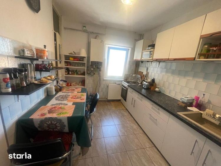 Apartament cu 4 camere în Craiovița Nouă