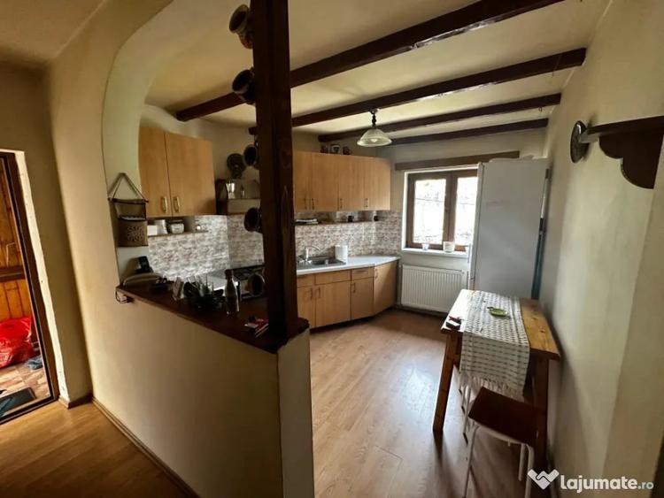 Apartament cu 3 camere decomandat în Calea București