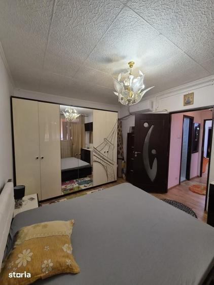 Apartament cu 3 camere semidecomandat în Giulești
