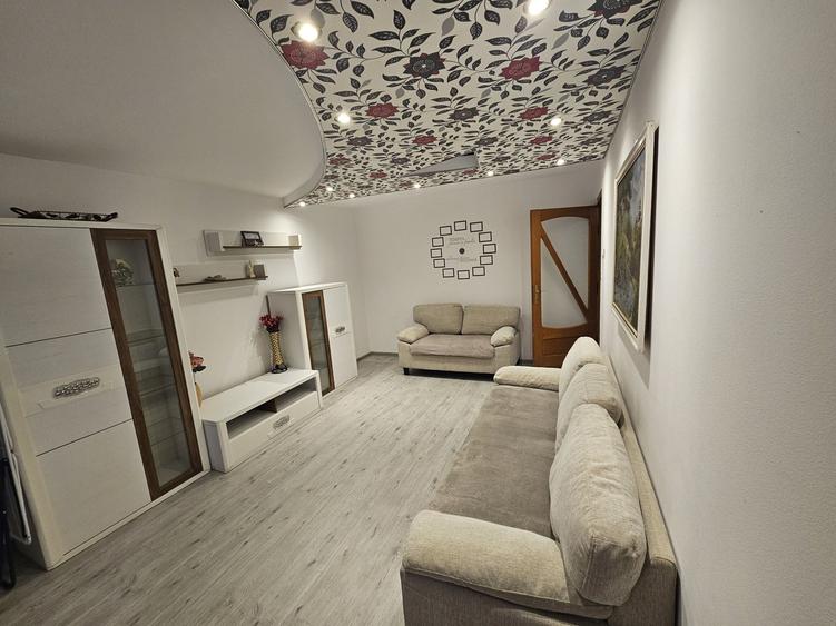 Apartament cu 3 camere decomandat în 1 Mai