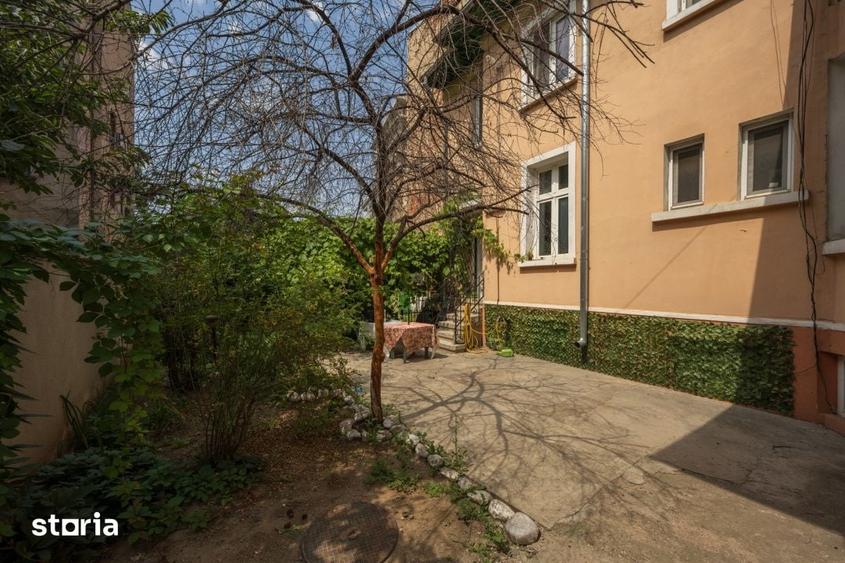 Casă cu 7 camere cu Teren 459 Mp în Iancului