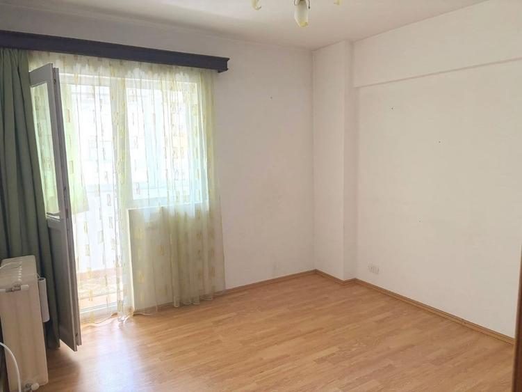 Apartament cu 3 camere decomandat în Iancului