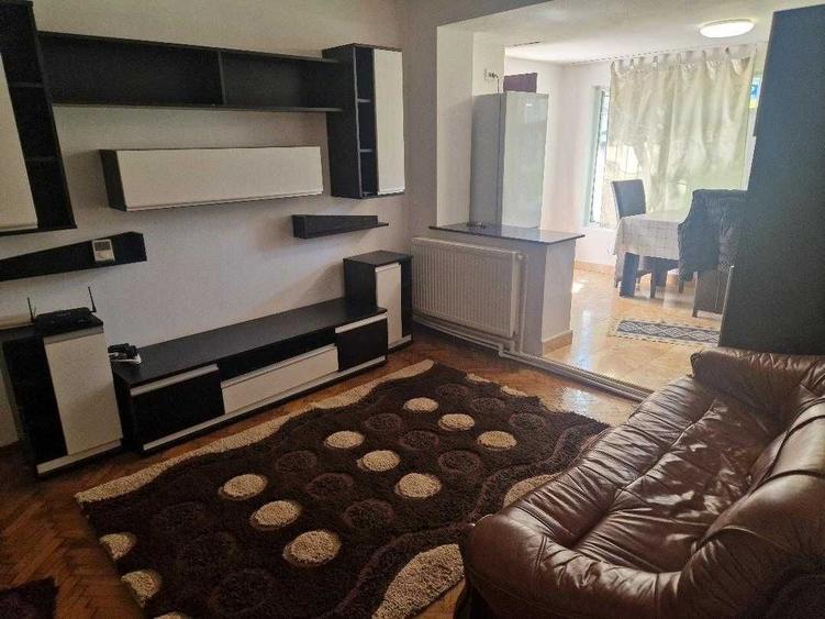 Apartament cu 3 camere semidecomandat în Central