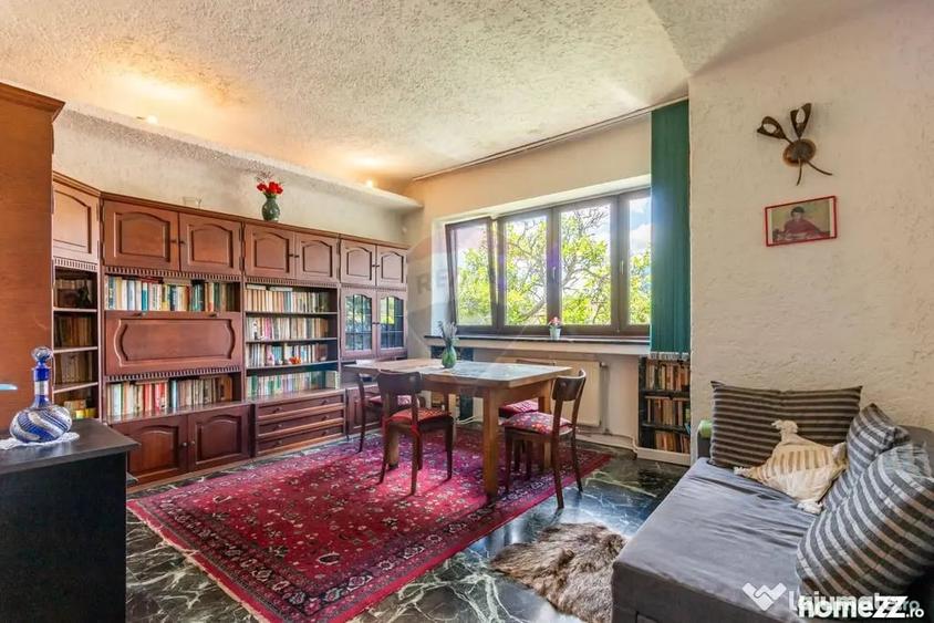 Apartament cu 4 camere decomandat în Primăverii