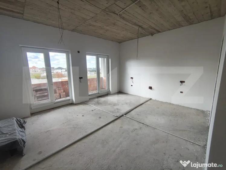 Casă cu 7 camere cu Teren 980 Mp în Sânmartin