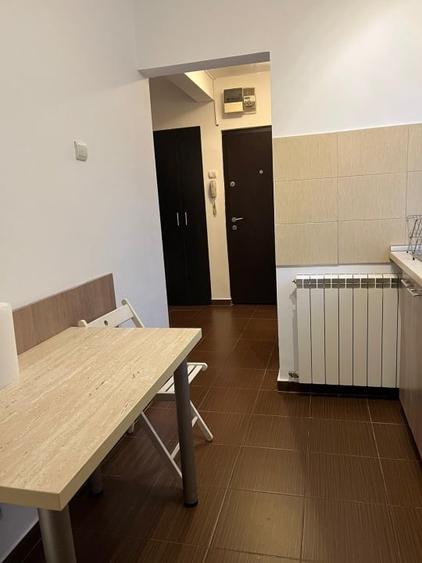 Apartament cu 2 camere decomandat, mobilat în Eroii Revoluției