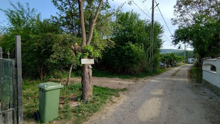 Teren de 2200 mp, în Olteni