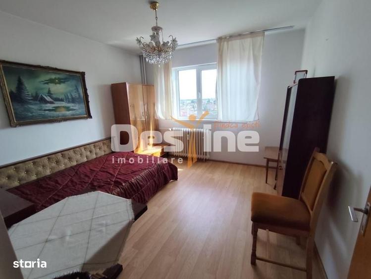 Apartament cu 3 camere, mobilat în Republicii