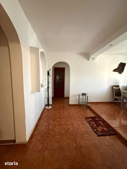 Apartament cu 4 camere decomandat în Calea București