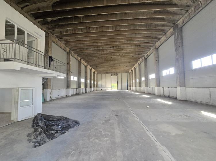 Spațiu industrial, de 1,000 mp, în Cug