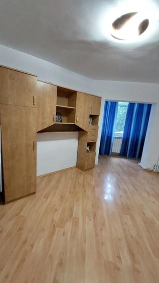 Apartament cu 3 camere decomandat în Siderurgiștilor