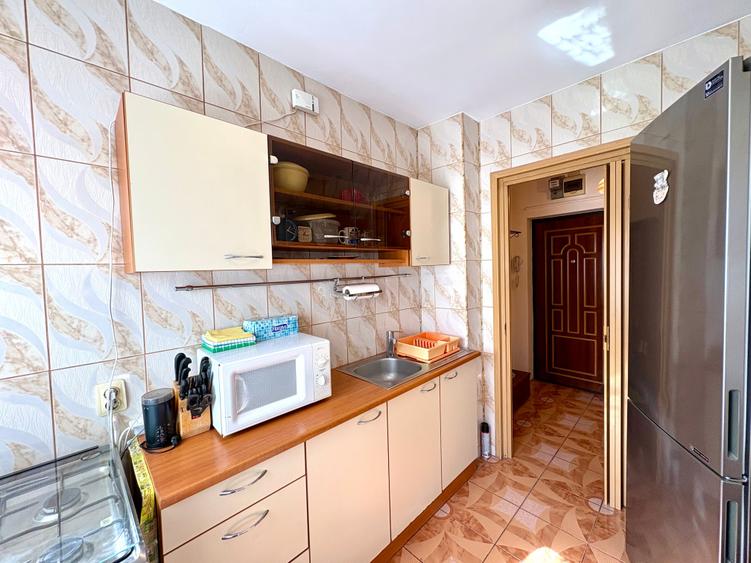 Apartament cu 3 camere semidecomandat în Titan