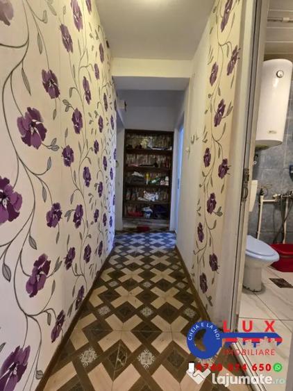 Apartament cu 3 camere semidecomandat în Neptun