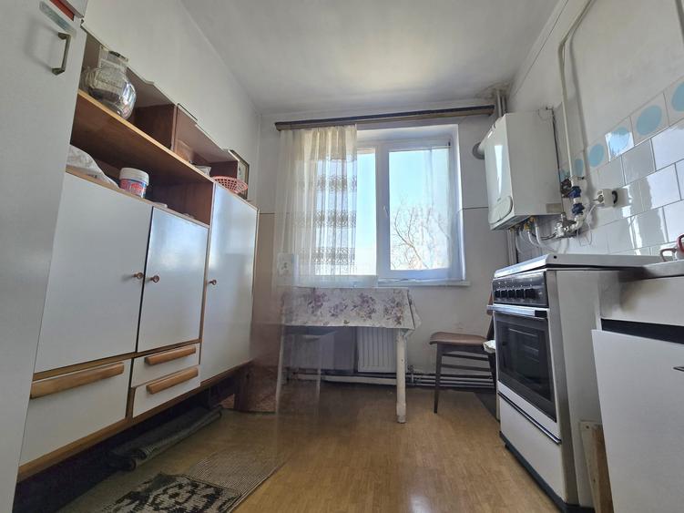 Apartament cu 2 camere semidecomandat în Calea Galați