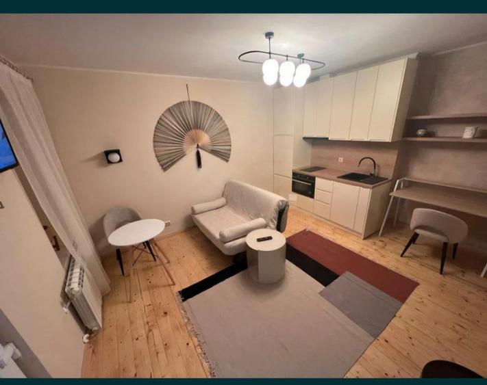 Apartament cu 2 camere decomandat, mobilat în Central