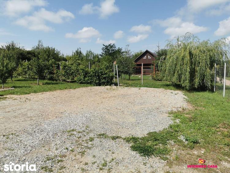 Teren de 665 mp, în Roșia
