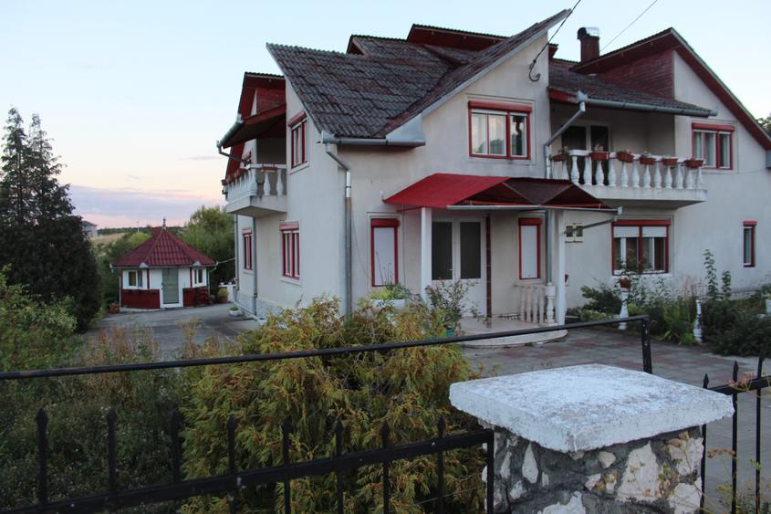 Casă cu 5 camere cu Canalizare în Vulcan
