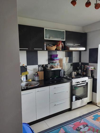 Apartament cu 3 camere decomandat în Nicolina