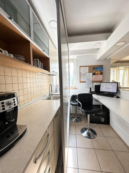 Apartament cu 3 camere semidecomandat, mobilat în Nerva Traian