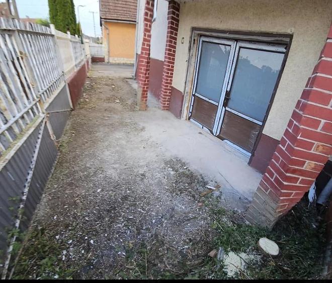 Casă cu 4 camere cu Teren 2281 Mp în Central