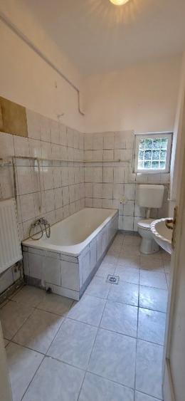 Apartament cu 3 camere nedecomandat în Calea Călărașilor