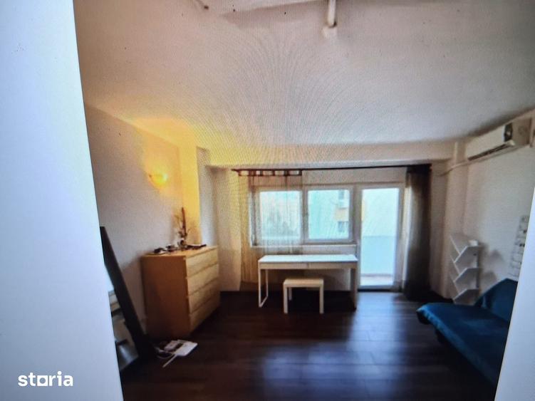 Garsonieră decomandată în Decebal