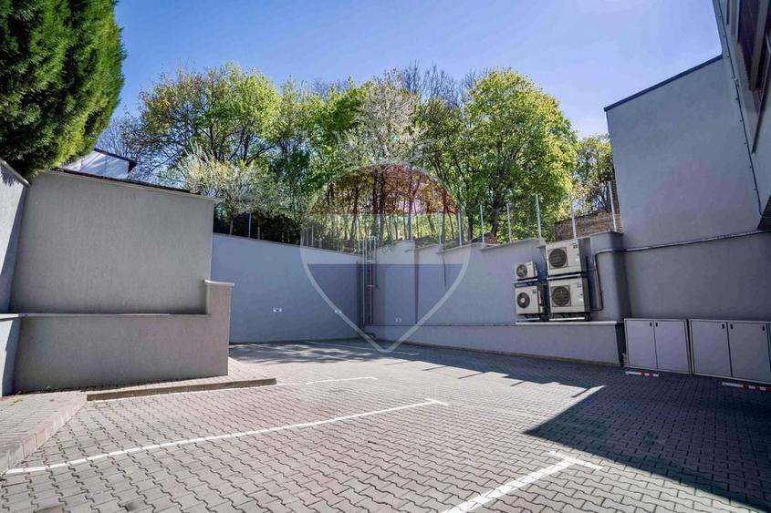 Birou, de 238 mp, în Semicentral