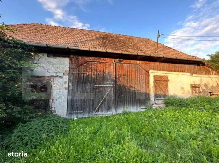 Casă cu 2 camere cu Teren 2331 Mp în Petrești