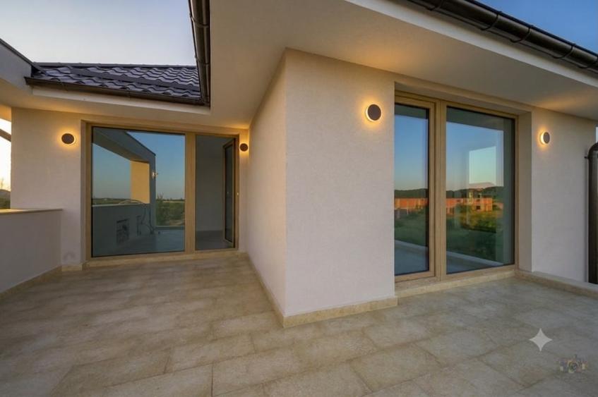 Casă individuală cu 4 camere cu Piscina în Corbeanca