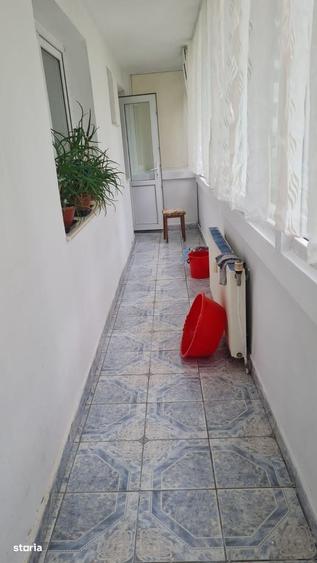 Apartament cu 2 camere decomandat în Roșu