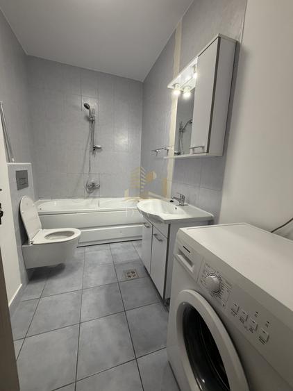 Apartament cu 3 camere semidecomandat, mobilat în Semicentral