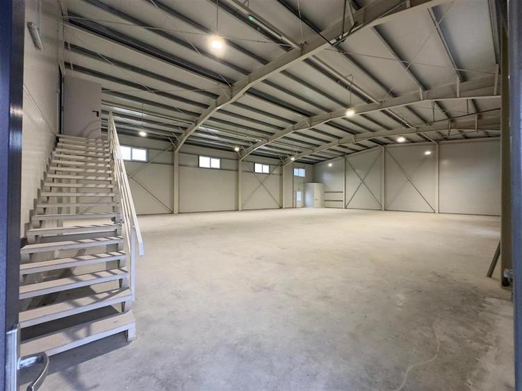 Spațiu industrial, de 587 mp, în Exterior Vest