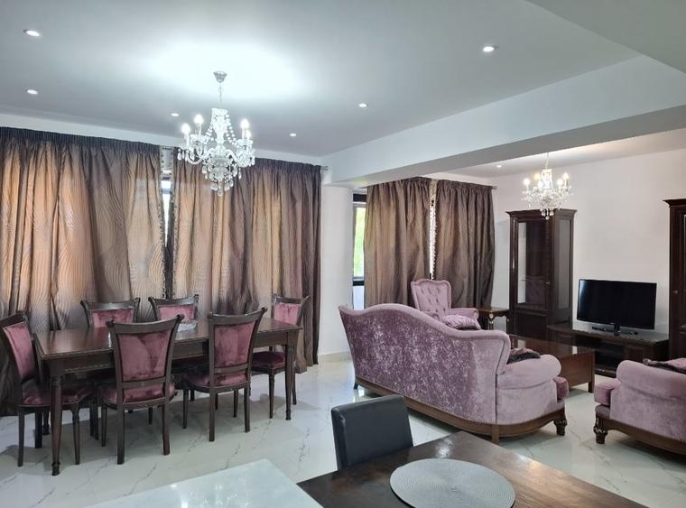 Apartament cu 3 camere decomandat în Drumul Taberei