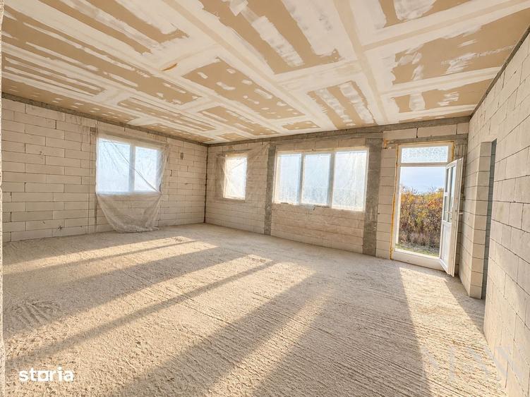 Casă cu 4 camere cu Teren 553 Mp în Sânmartin
