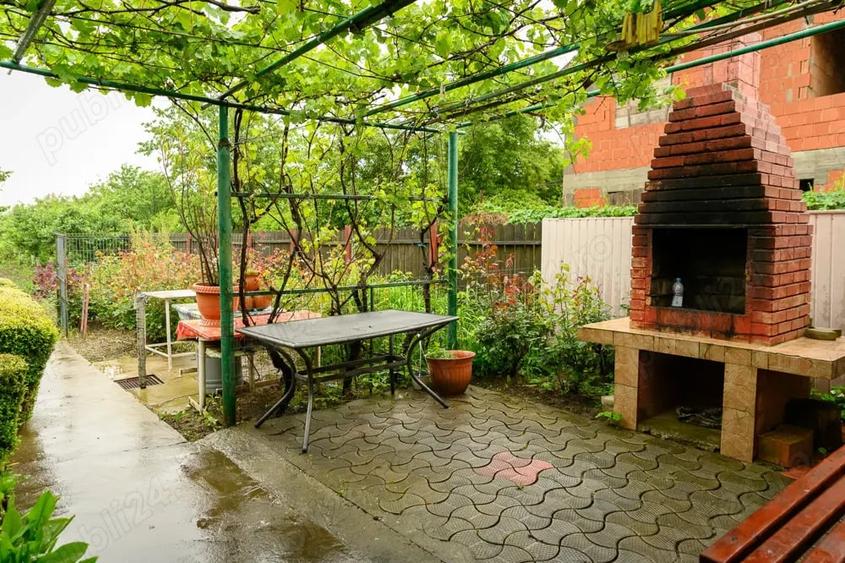 Casă cu 4 camere cu Teren 3500 Mp în Hemeiuș