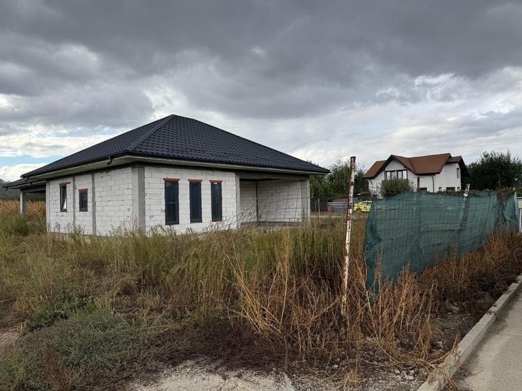 Casă cu 3 camere în Săucești