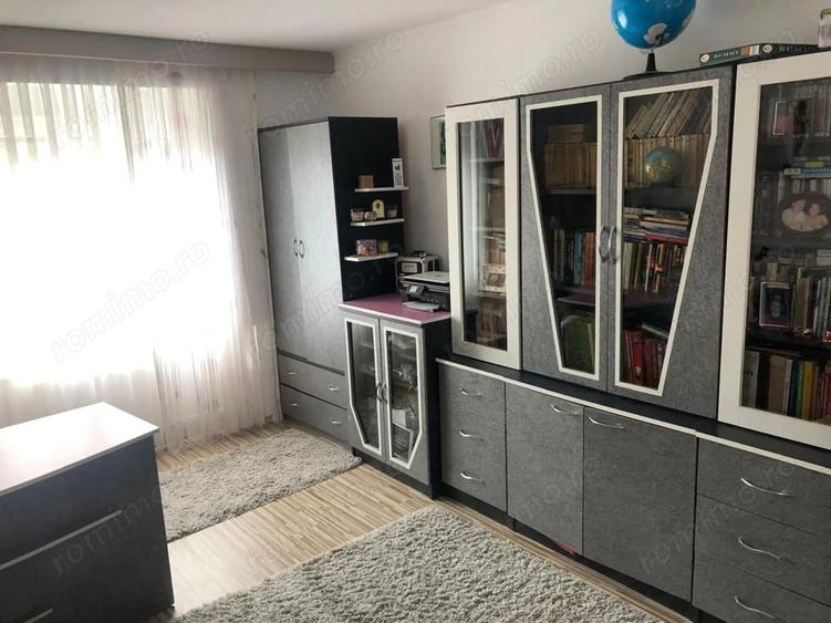 Casă cu 7 camere cu Teren 1100 Mp în Soarelui